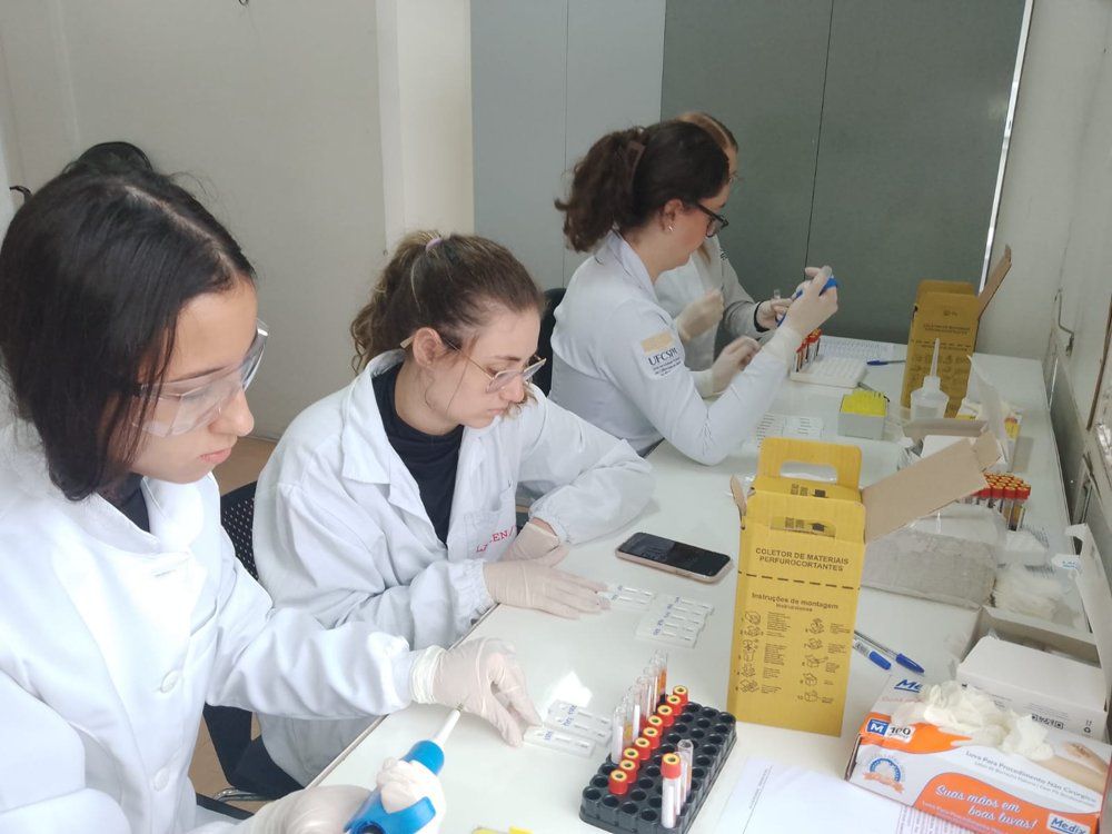 Estudantes de Biomedicina e Farmácia apoiam o enfrentamento da dengue - UFCSPA